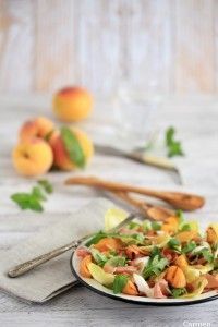 Ensalada de melocotones a la parrilla partida