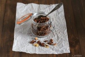 Granola de chocolate en bote