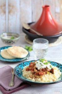 Tajine de verduras frontal con yogur
