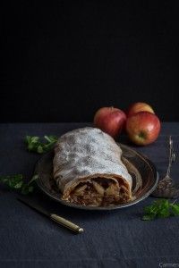 Apfelstrudel de frente partido