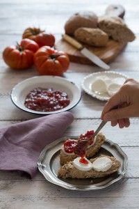 Mermelada de tomate mano