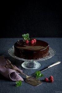 Tarta de mousse de chocolate blanco frontal