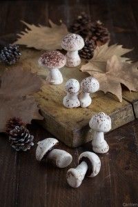 Tronco de navidad champiñones de merengue chocolate