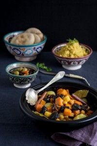 Tajine de verduras de invierno destapado