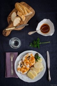 receta de Merluza a la Gallega con patatas acompañada de ajada al gusto plato