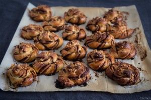 Bollos de canela suecos horneados