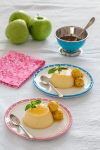 Flan de huevo casero plato