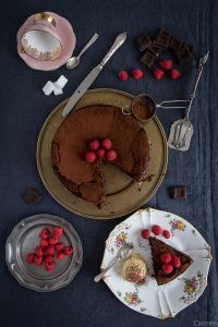 Tarta de chocolate americana cenital partida